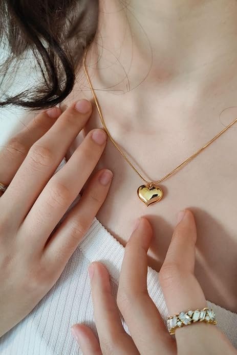 gold-heart-pendant-necklace