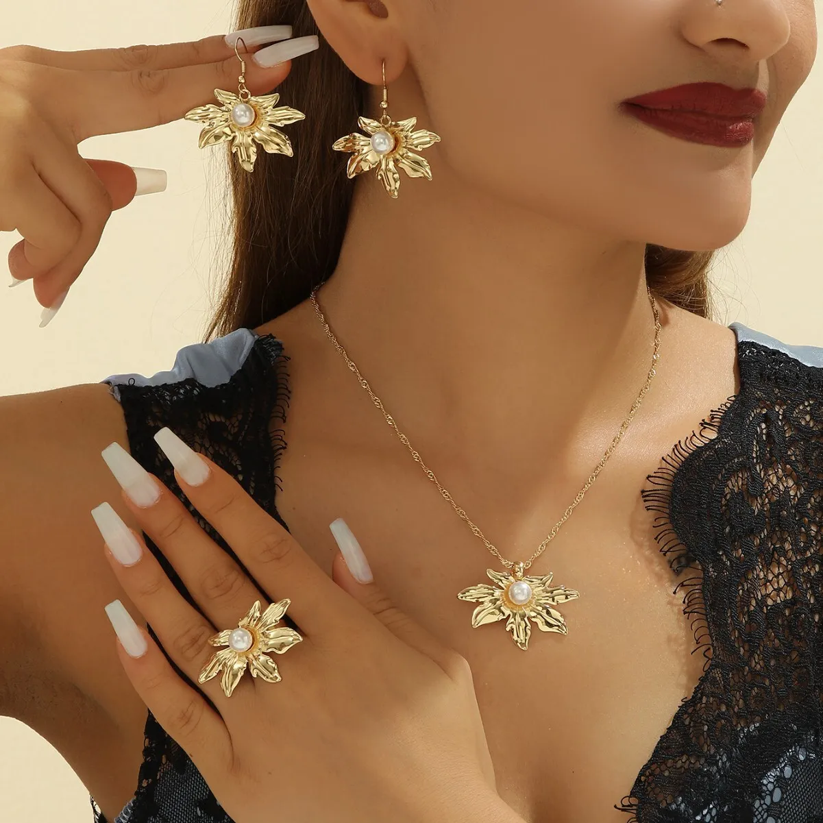 Laef Pearl Earrings Necklace Set1