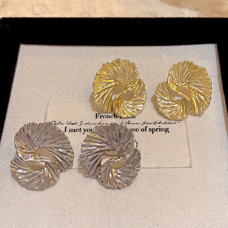 Texture Twisted Stud Earrings1